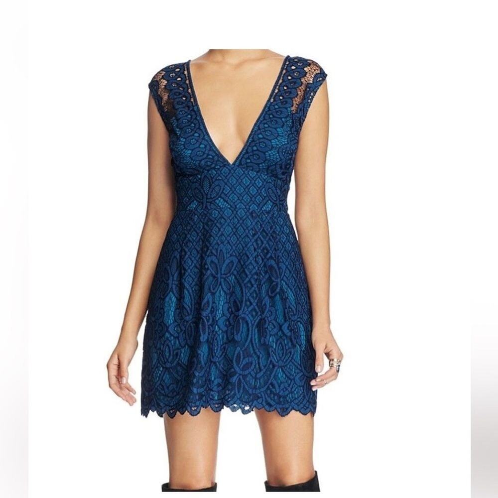 Free People One Million Lovers Lace Dress retails $168 Size: 8